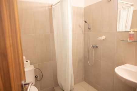 Hotel-Skála-pokoj-wc-sprcha